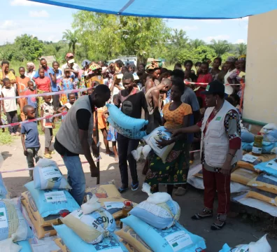 Distribution de kit vivrier aux bénéficiaires